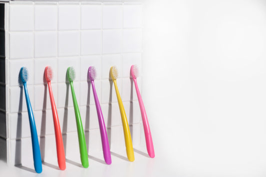 Escova de dentes biodegradável para adultos - cores neon